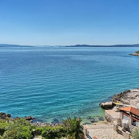 Provencal - Beachfront With Infinity Pool Villa Trogir