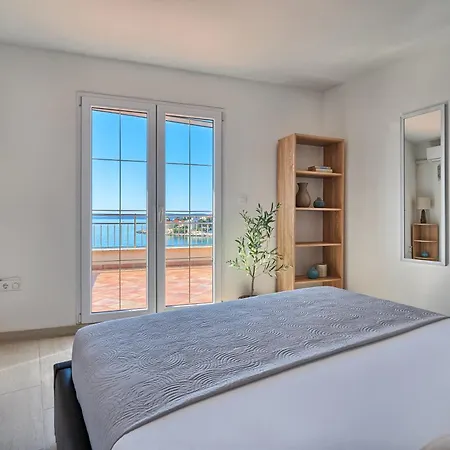 Provencal - Beachfront With Infinity Pool Villa *