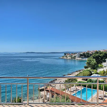 Provencal - Beachfront With Infinity Pool Villa