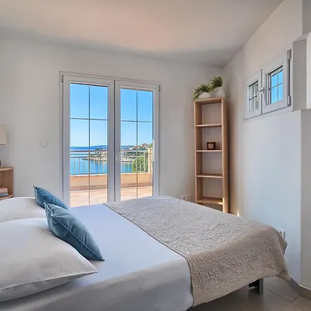 Villa Provencal - Beachfront With Infinity Pool Trogir